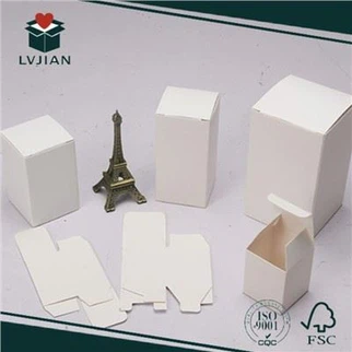 Caixa de papel branco em branco